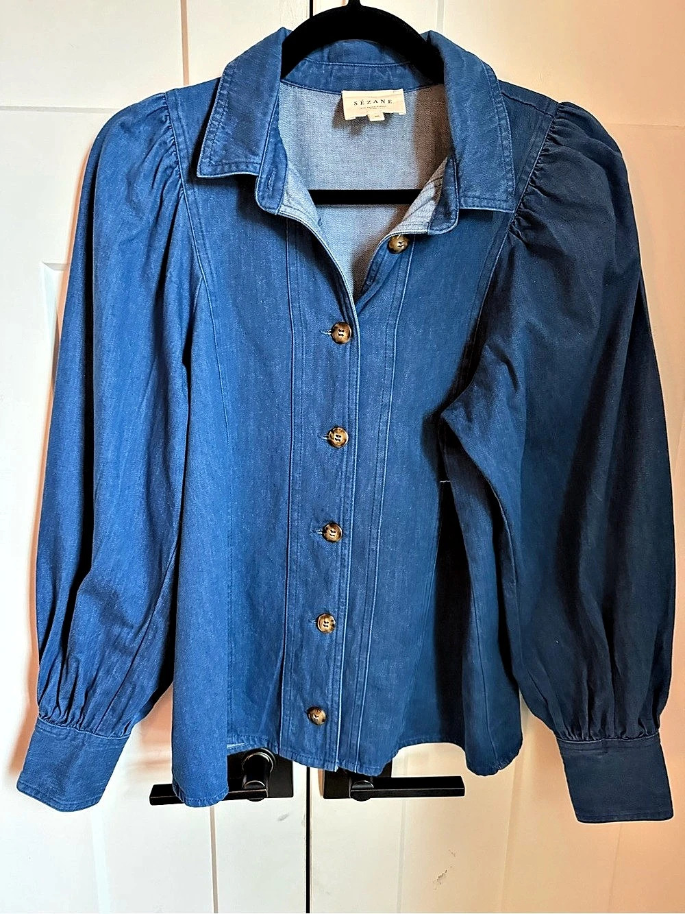 Gorgeous Sezane Bonny Shirt in Denim with gathered shoulders, size 36 or 4.